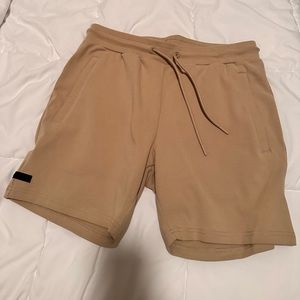 Never worn ALPHALETE men’s identity shorts 6” - size L $30
